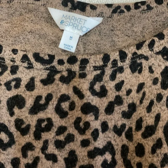 Market & Spruce Leopard Print Knit Top - Picture 2 of 3